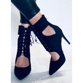 Čizme izrezane na iglu Demi Nero crno 1