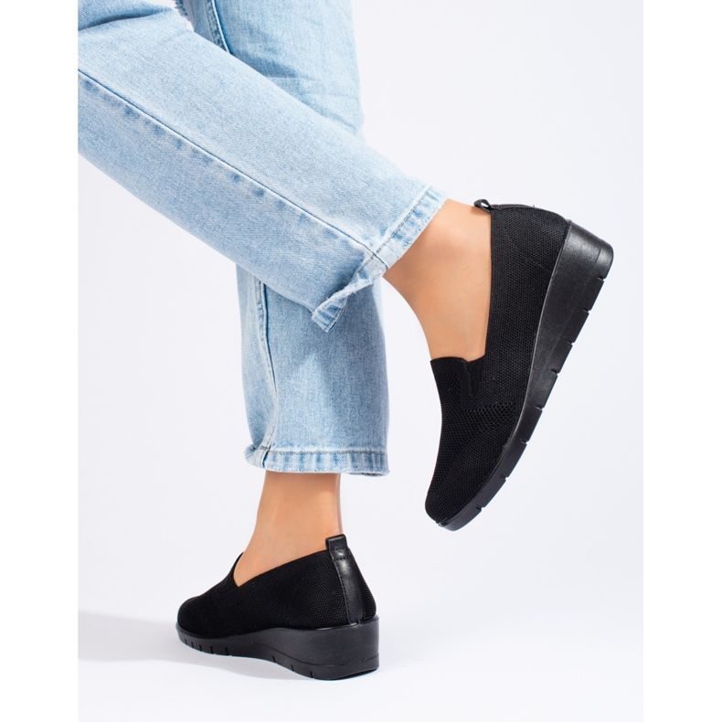 T.Sokolski Crne tekstilne sportske cipele na wedges od T.Sokolskog crna 1