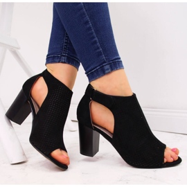 Ženske sandale na čičak crne Sabatina 7802 crna 1