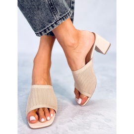 Pozdrav Bež sandale na petu 2