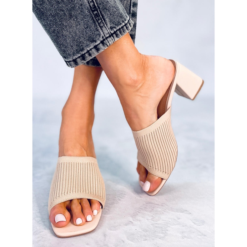 Pozdrav Bež sandale na petu 2