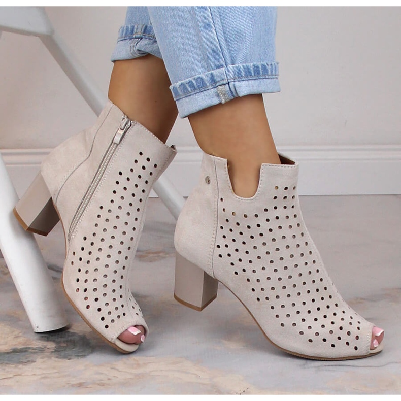 Ženske proljetne otvorene čizme s otvorenim prstima od brušene kože Jezzi ASA169-7 bež 1