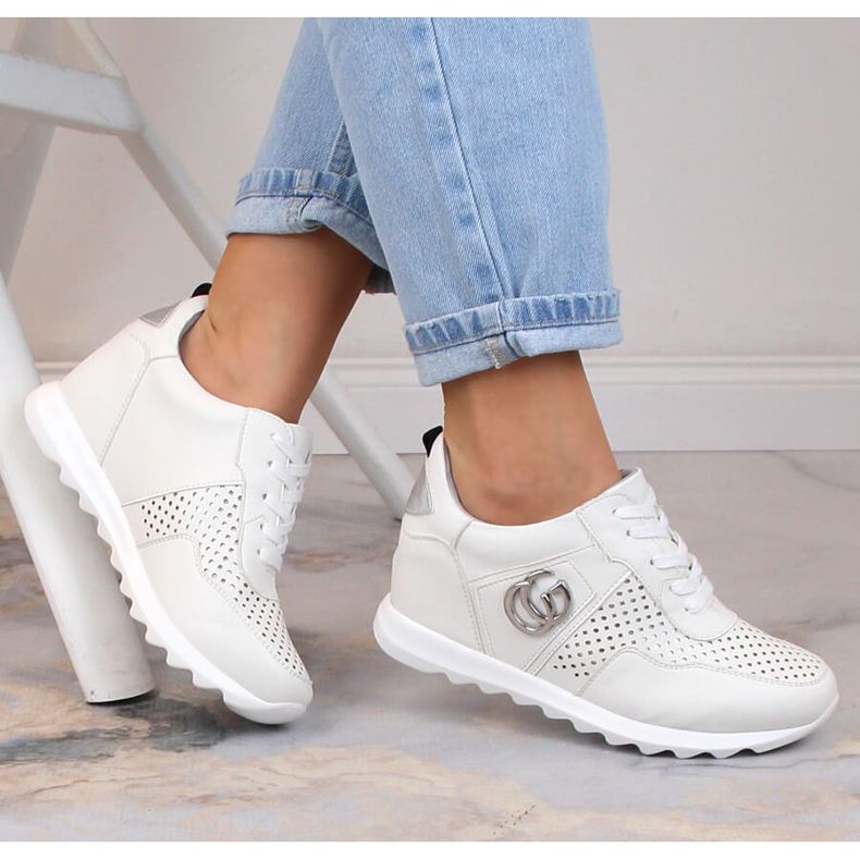 Ženske sportske cipele sa skrivenim klinom bijele boje Jezzi ASA170-11 bijela 1