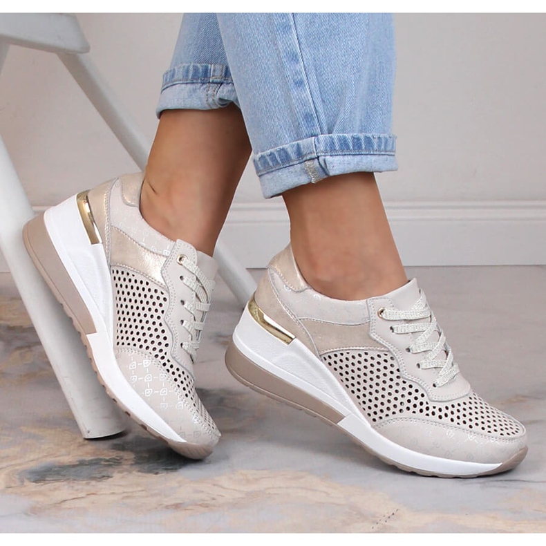 Kožne udobne ažurne cipele na platformu bež S.Barski LR29587 1