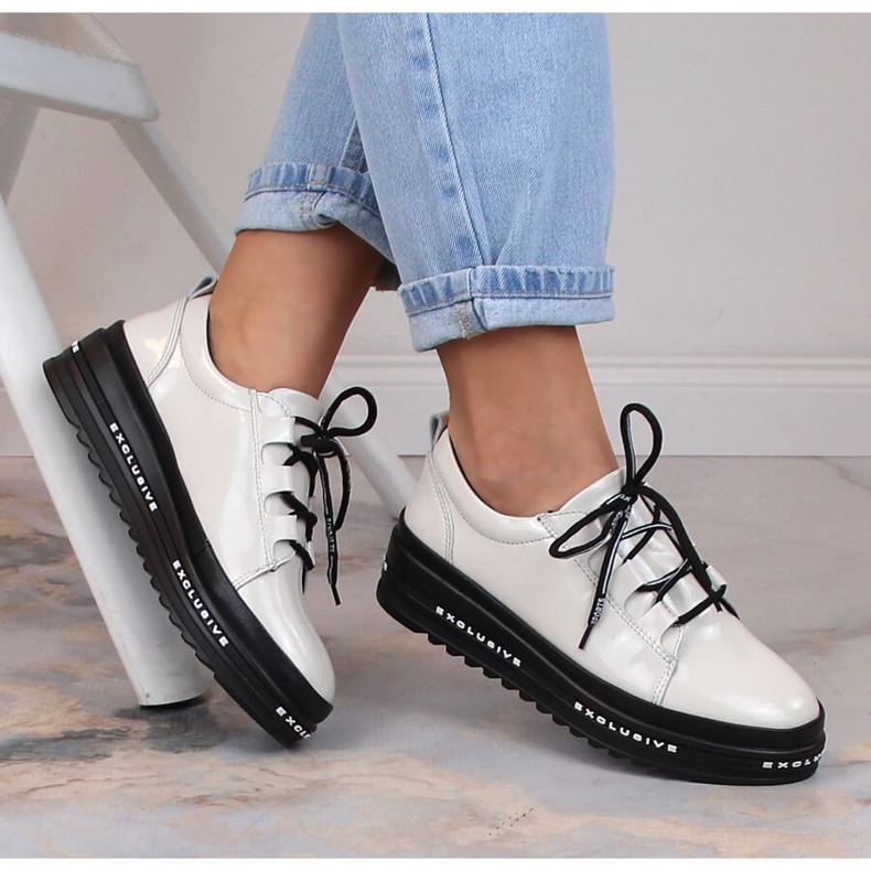 Kožne lakirane udobne cipele na bež platformu S.Barski LR29592 1