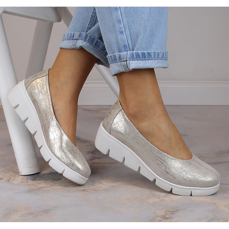 Ženske kožne cipele na klin Filippo DP4560 zlatni 1