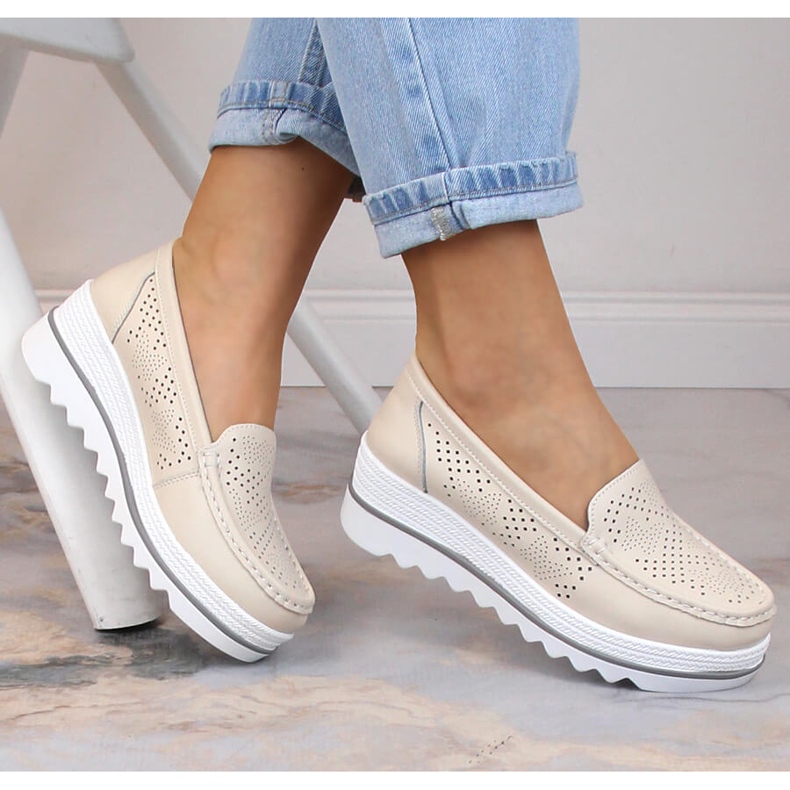 Ženske kožne mokasine na ažurnoj bež platformi Artiker 52C2119 1