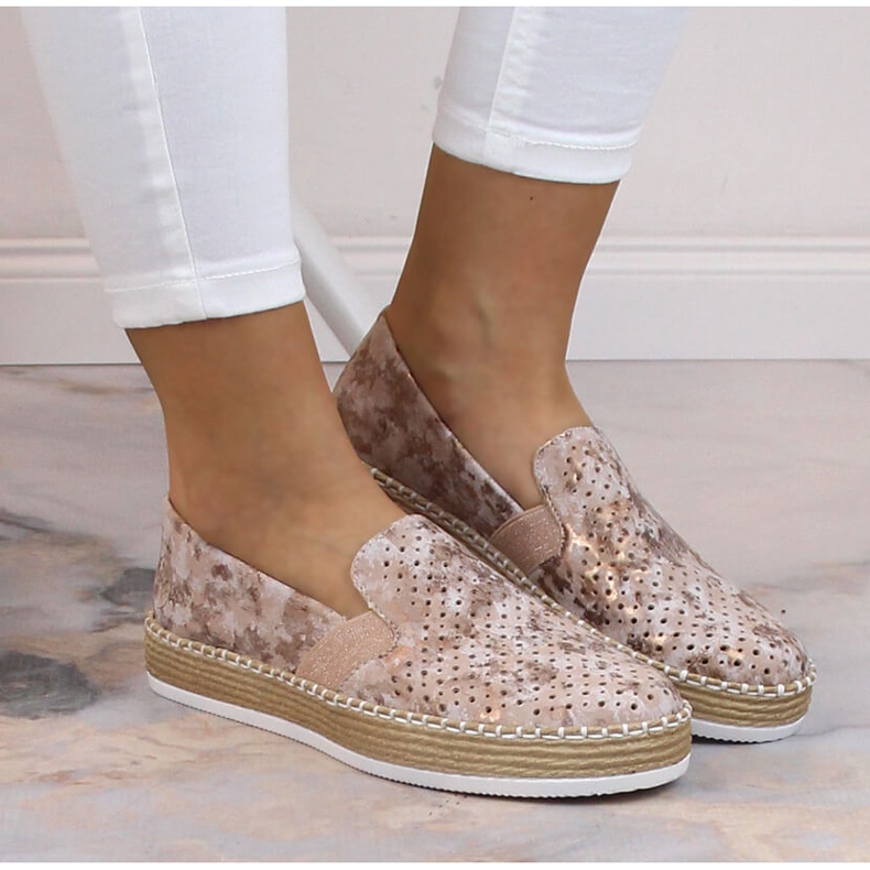 Udobne ženske ažurne cipele od ružičastog zlata Rieker L7852-31 zlatna 2