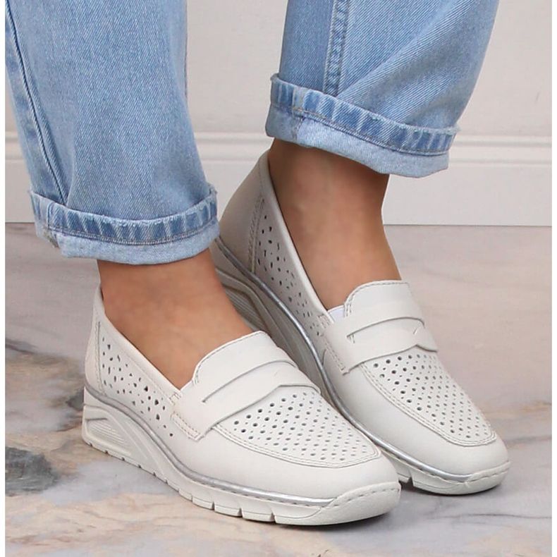 Ženske kožne ažurne cipele na wedges Rieker N3356-80 bijela 1