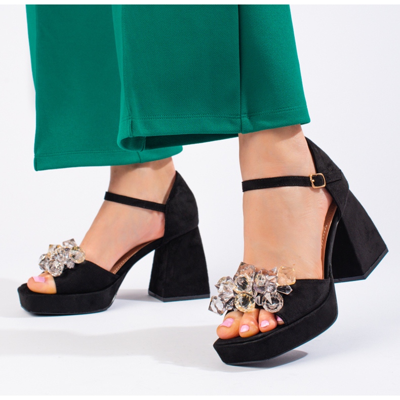 Shelovet crne sandale s blok petom s perlama crno 2