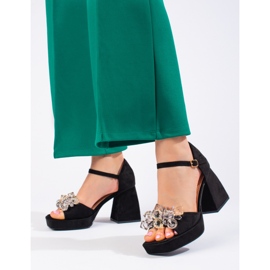 Shelovet crne sandale s blok petom s perlama crno 1
