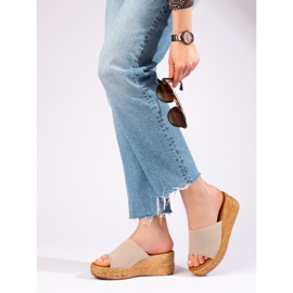 Ažurirane ženske sandale na klin u bež boji Shelovet 1