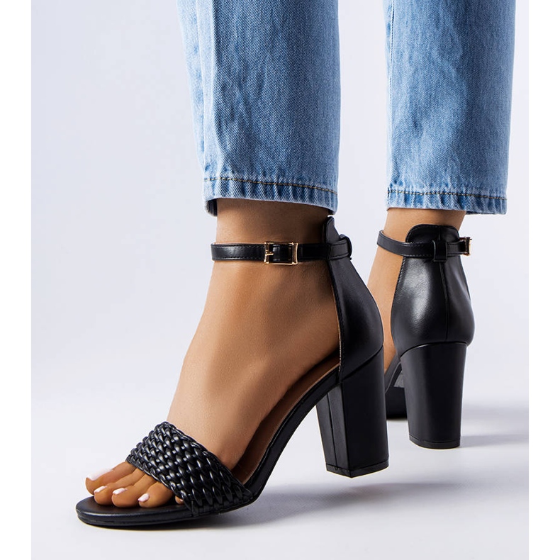 Crne pletene blok sandale iz Oliveirinhasa crna 1