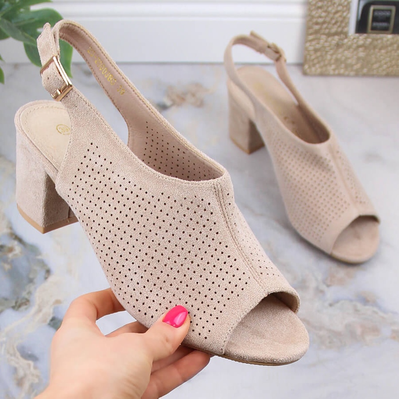 Ženske ažurne sandale od brušene kože u bež boji Potocki LE20003 1