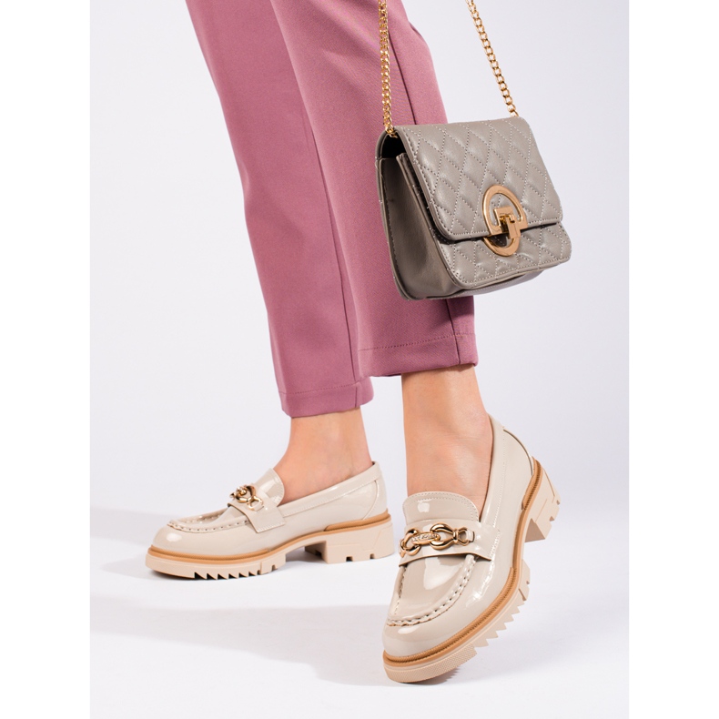 Lakirane bež brogove sa zlatnim Shelovet ukrasom 2