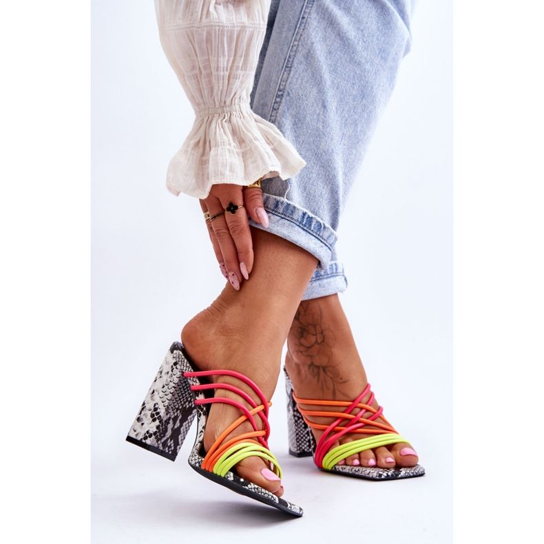 Papuče na visoku petu sa zmijskim remenima Neon Beckie crna 2