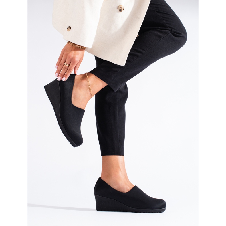 T.Sokolski Crne cipele na wedges od tkanine od T.Sokolskog crno 1