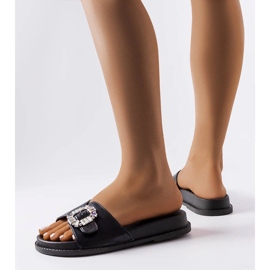 Crne tobogane ukrašene Griegsvei kamenčićima crno 2