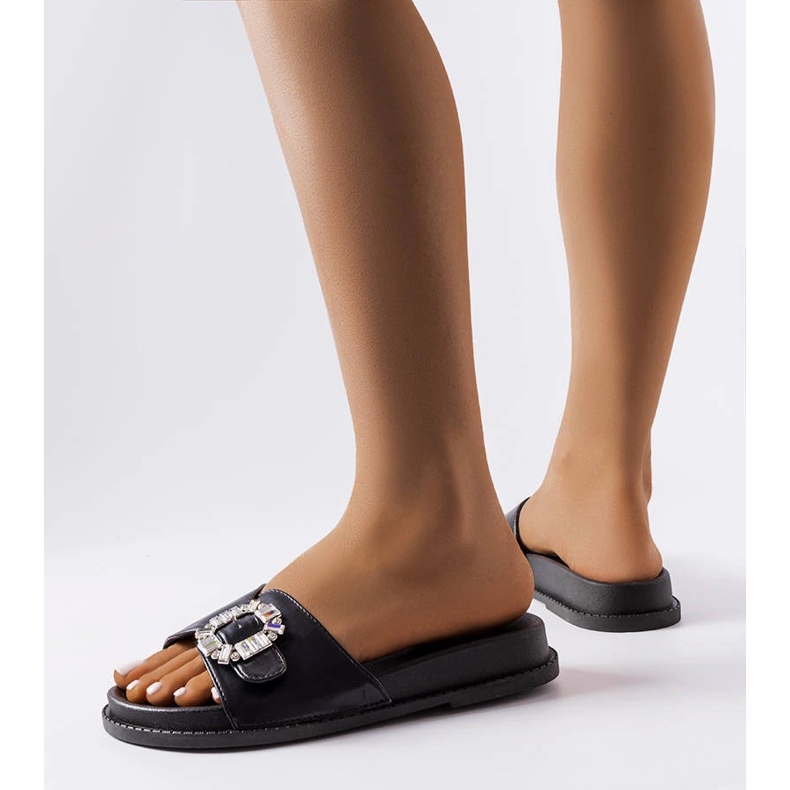 Crne tobogane ukrašene Griegsvei kamenčićima crno 2