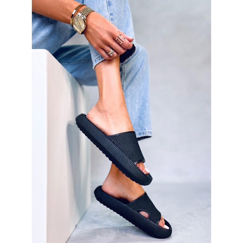 BM Yang Black jastučaste papuče crna 1