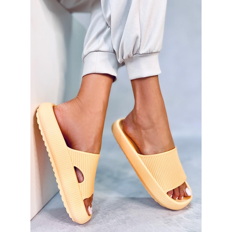 BM Yang Yellow jastučnice žuta boja 1