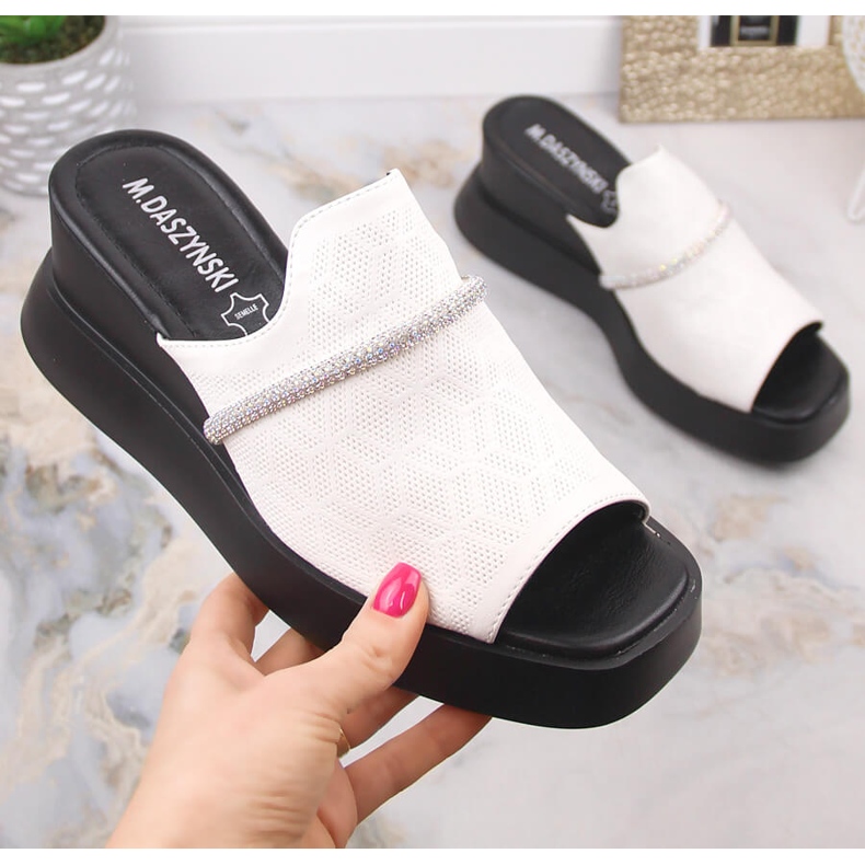 M. DASZYŃSKI Ženske sandale na klin bijele boje M.Daszyński SA209-2 bijela 1