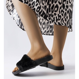 Crne tobogane s krznom boje slonovače crna 2