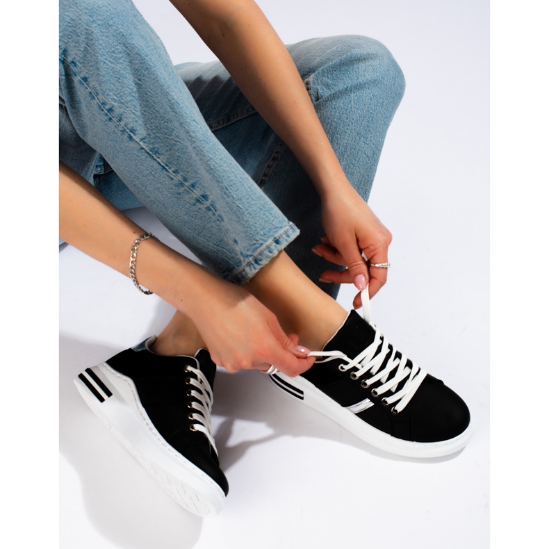 Crne tenisice s debelim potplatom marke Shelovet crna 1