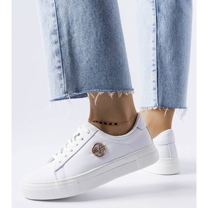 Venezia Bijele tenisice ukrašene zlatnim Vincez logom bijela 1