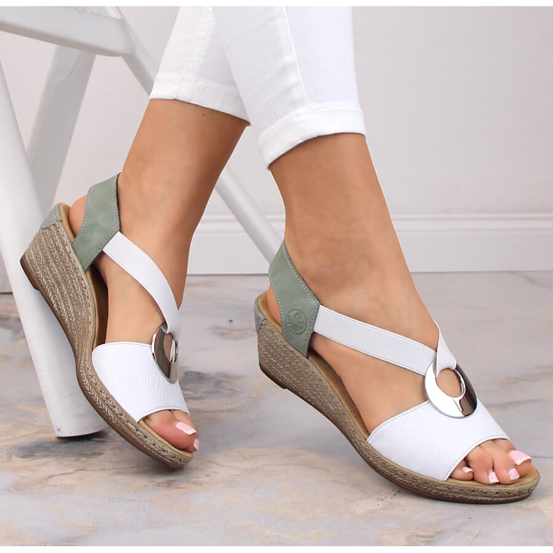 Udobne ženske sandale na wedge Rieker 624H6-80 bijela 1