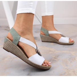 Udobne ženske sandale na wedge Rieker 624H6-80 bijela 2