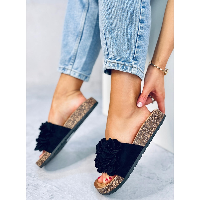 BM Plutene papuče s cvijećem od Brice Black crna 1