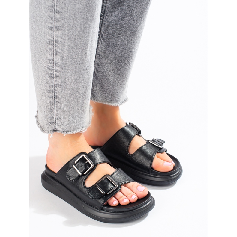 LA.FI papuče s kopčama crna 1