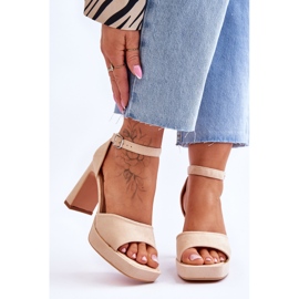 Klasične sandale s platformom od brušene kože, bež elegantne 1