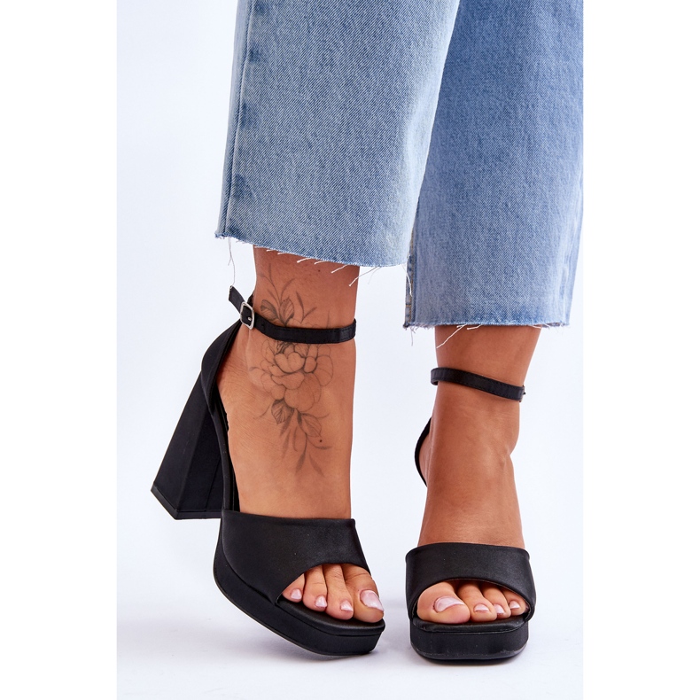 Satenske sandale na masivnu petu Black Eternity crno 1