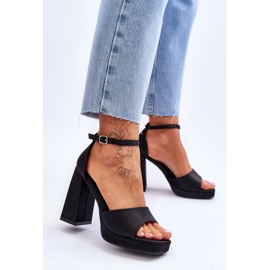 Satenske sandale na masivnu petu Black Eternity crno 2