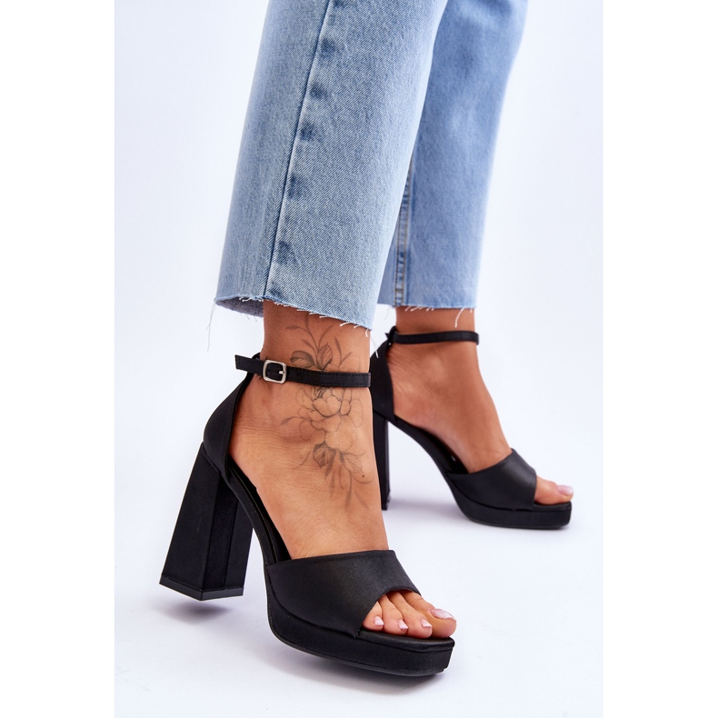 Satenske sandale na masivnu petu Black Eternity crno 2