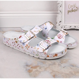 Ženske udobne kožne sandale sa cvjetićima Helios 288 bijela 1