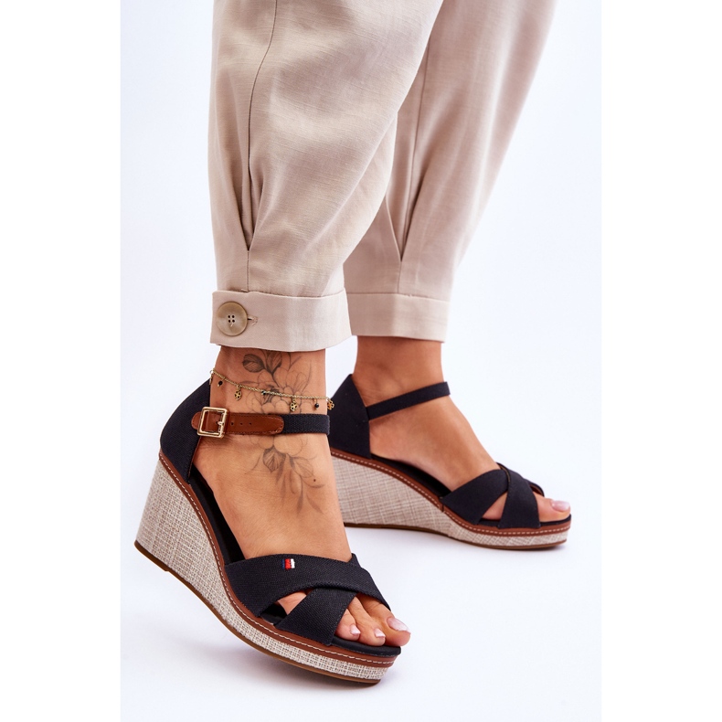 Ženske sandale na tanku crnu Veenus crna 2