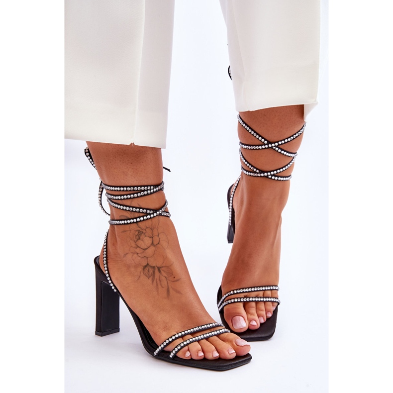 Elegantne vezane crne Nessy sandale sa kamenčićima crna 1