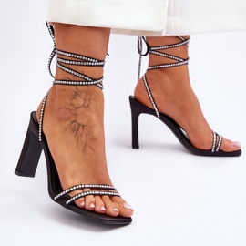 Elegantne vezane crne Nessy sandale sa kamenčićima crno 2