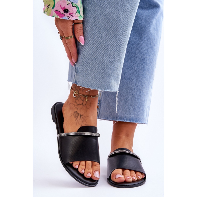 Elegantne crne cipele s ravnom potpeticom crno 1