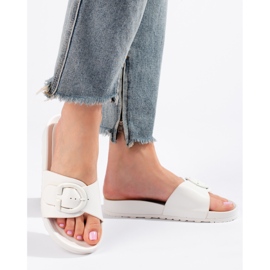 Shelovet bijele natikače s kopčom bijela 1