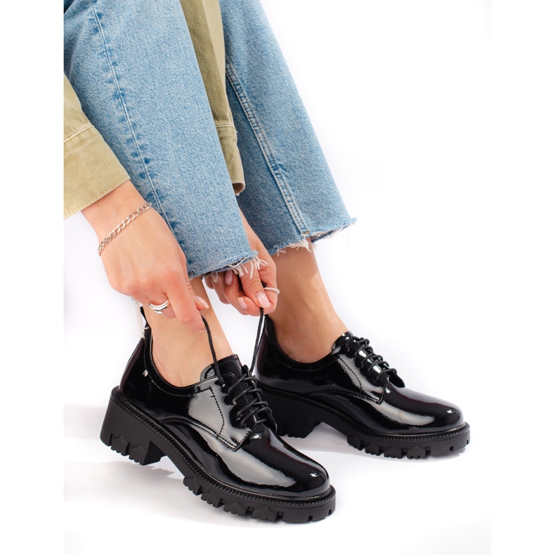 W. Potocki Lakirane ženske cipele s vezicama Potocki crno 1