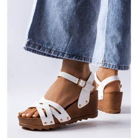 BM Bijele sandale na klin marke Audric bijela 1