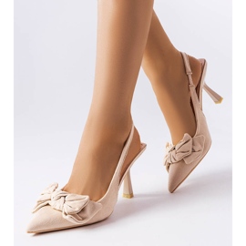 Bež igle s mašnom iz Olenga 1