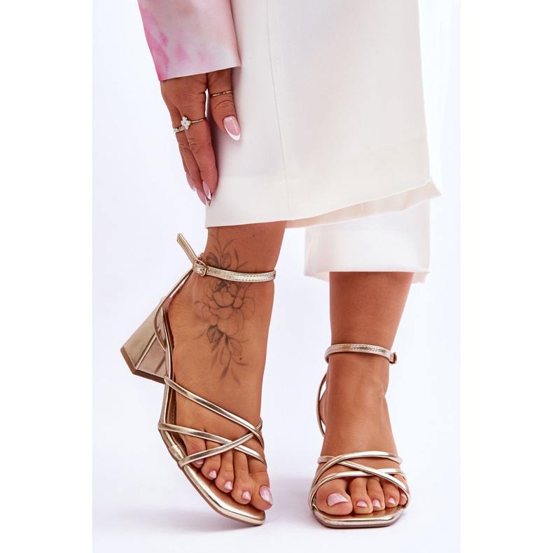 FB2 Moderne zlatne sandale na visoku petu Felisa zlatna 2