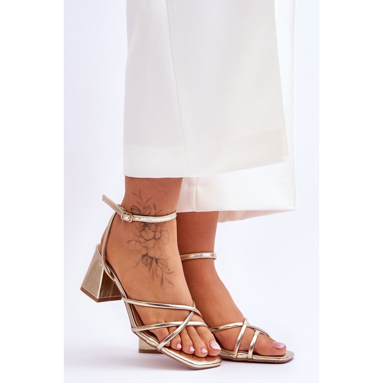 FB2 Moderne zlatne sandale na visoku petu Felisa zlatni 1