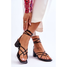 Zavezane crne sandale Japanke na visoku petu Secret Love crna 2