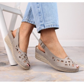 Udobne ženske kožne sandale na wedges sive Helios 110-33 siva 1